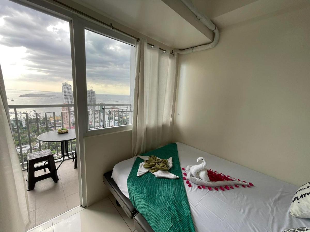 Staycation At Residences 2*