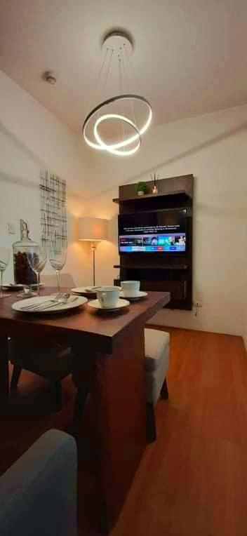 The Linear Makati Tower 1- With 1 Bedroom Bathroom Living N Kitchen The Rent Is 6 Days Minimum Apartment Manila