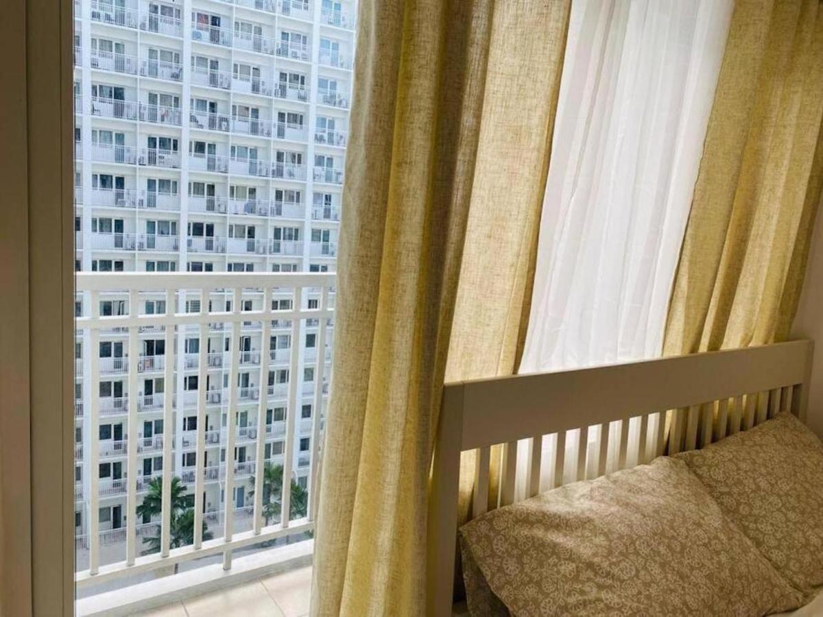Apartment Dtravellers 2 At Shore 1 Tower C Manila
