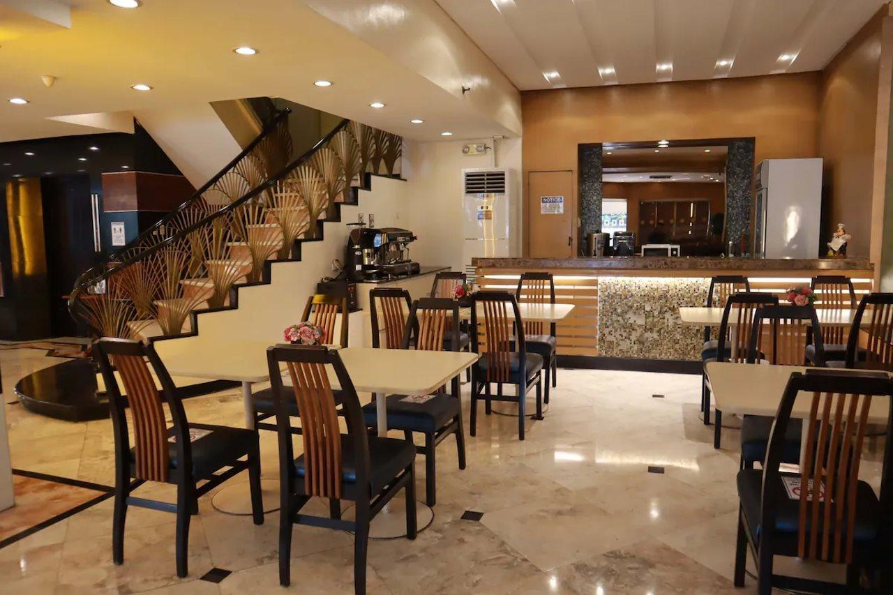 Palm Hotel Manila