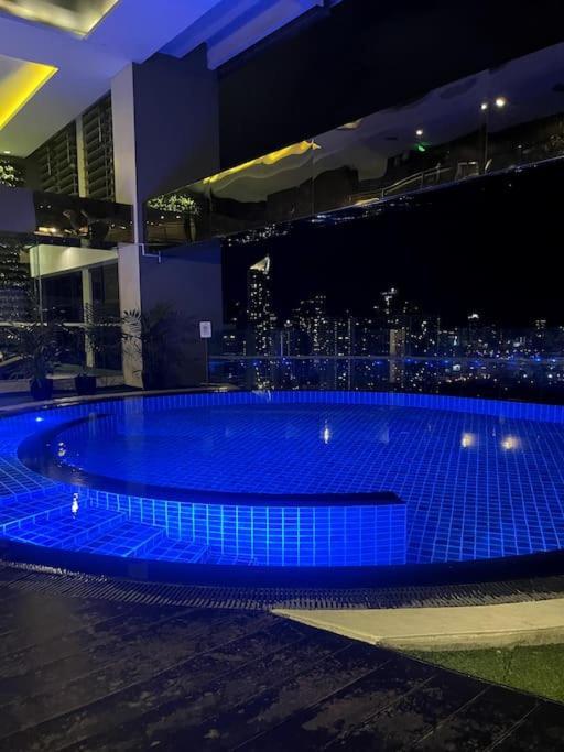 Lovely & Stylish 2br At The Gramercy Makati Apartment Manila