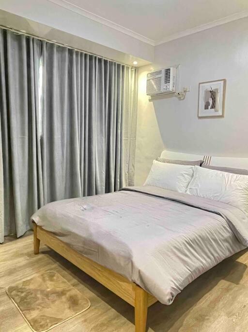 2br New In Bgc Apartment *
