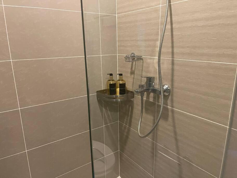 Stylish 1br Uptown Parksuites Bgc, 200mbps/smarttv Apartment