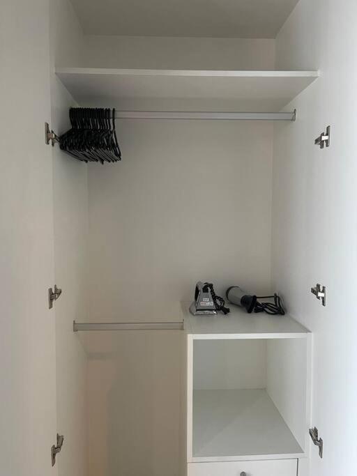 Stylish 1br Uptown Parksuites Bgc, 200mbps/smarttv Apartment