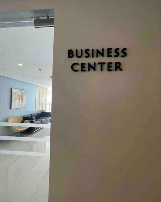 Stylish 1br Uptown Parksuites Bgc, 200mbps/smarttv Apartment *