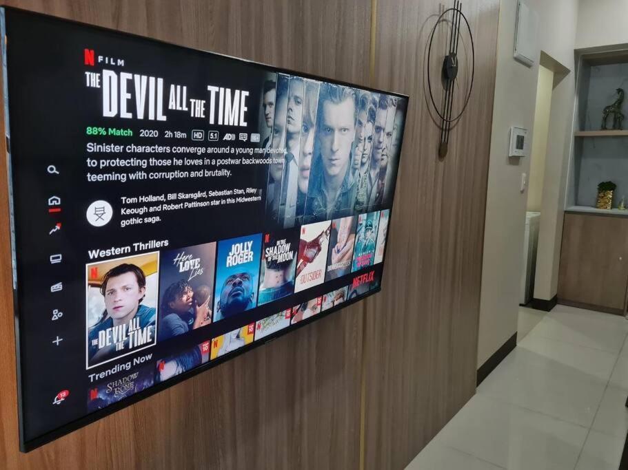 Stylish 1br Uptown Parksuites Bgc, 200mbps/smarttv * Manila