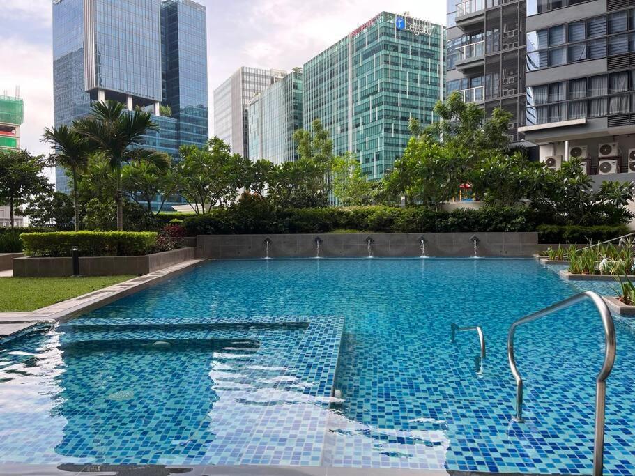 Bgc Uptown Mall Apartment