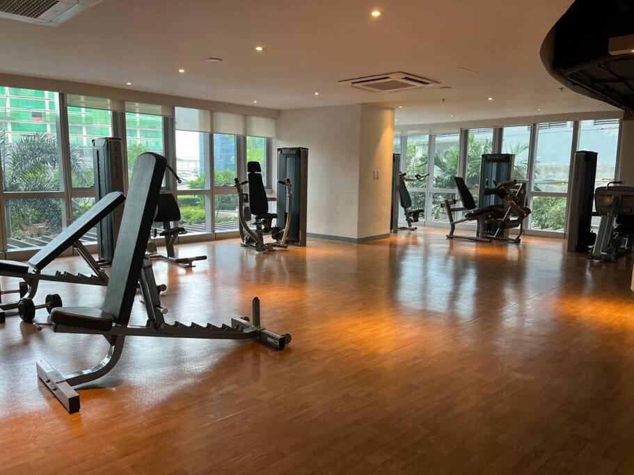 Bgc Uptown Mall Apartment *