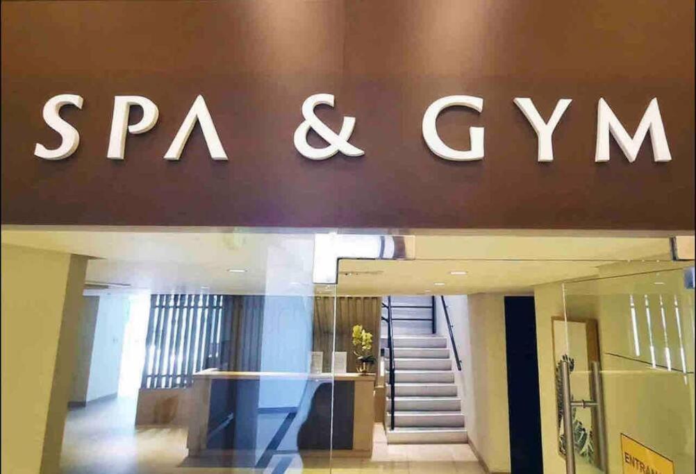 Stylish 1br Uptown Parksuites Bgc, 200mbps/smarttv * Manila