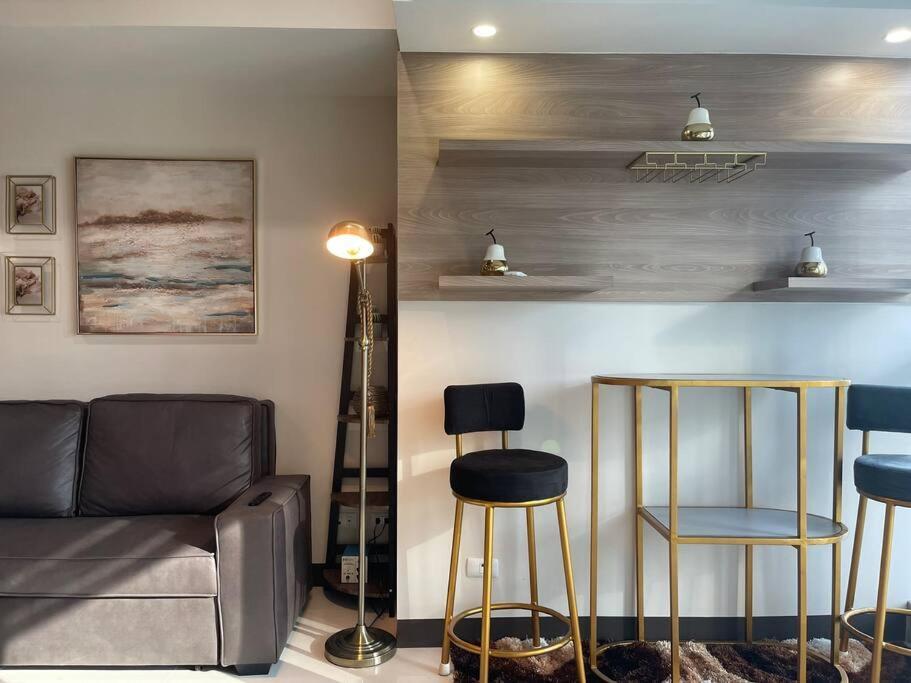 Stylish 1br Uptown Parksuites Bgc, 200mbps/smarttv Apartment
