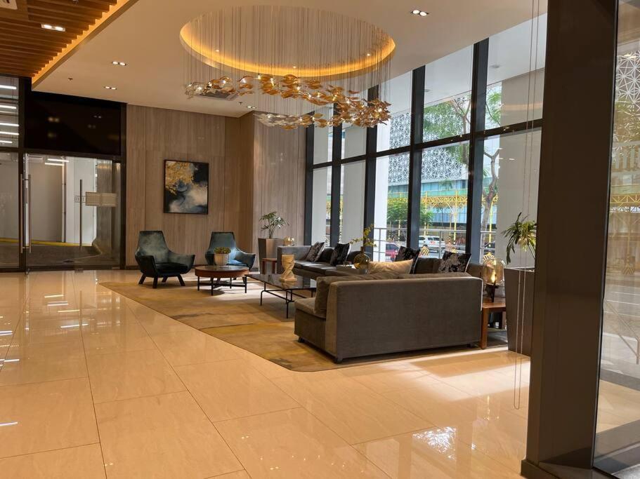 Bgc Uptown Mall * Manila