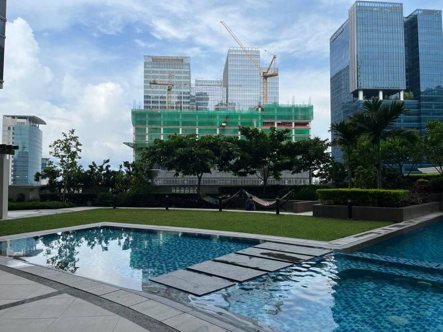 Bgc Uptown Mall *