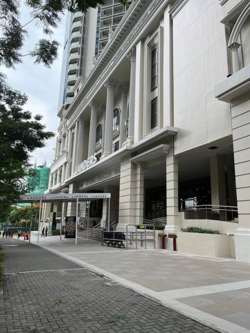 Apartment Bgc Uptown Mall
