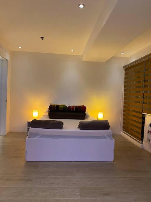 Apartment Cozy60sqm 1br Balcony/prking/wifi/ntflix Near Mall Manila