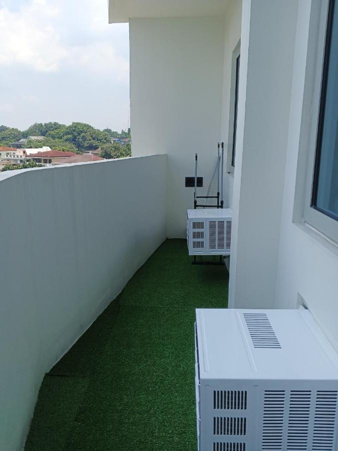 Staycation At The Residences At Commonwealth Aparthotel *