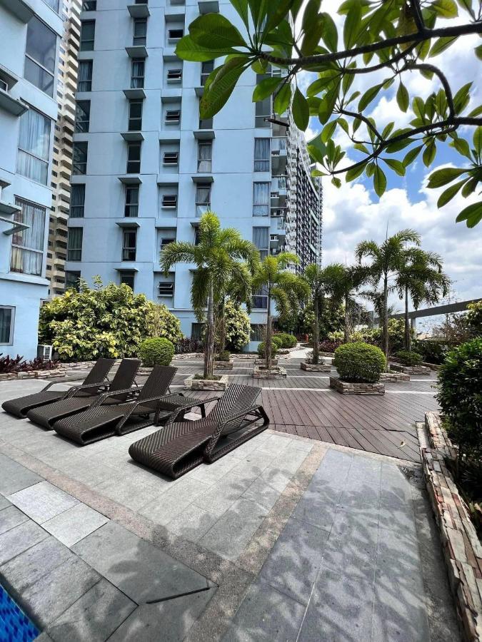 Manhattan Heights Towerb In Araneta Cubao 5mins Walk To Smart Araneta