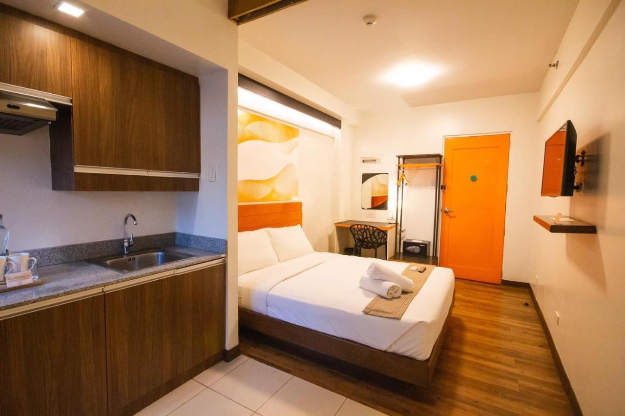Hotel H Plus Powered By Cocotel Manila