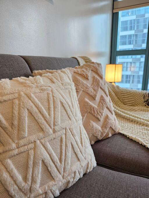 One Uptown Bgc Modern & Spacious, Great Location, 200mbps & Washer