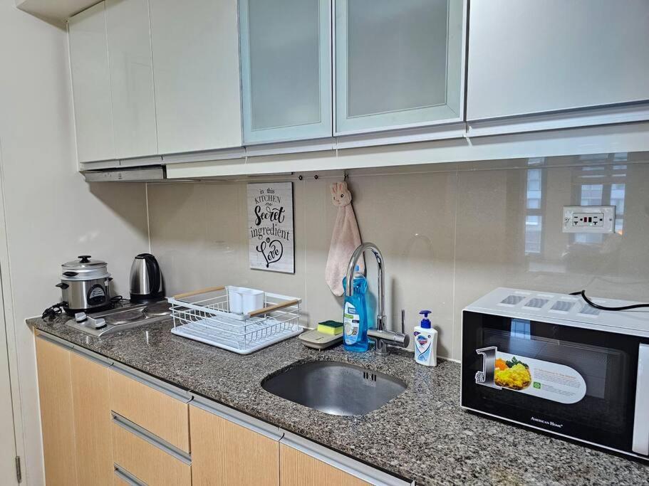 One Uptown Bgc Modern & Spacious, Great Location, 200mbps & Washer * Manila