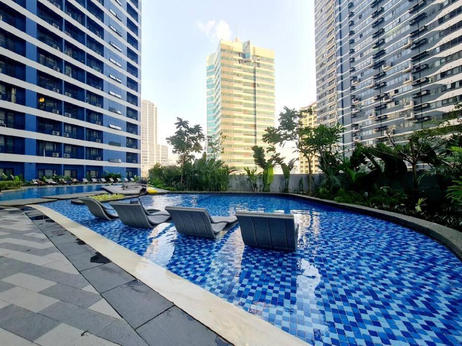 Air Residences 50th Apartment