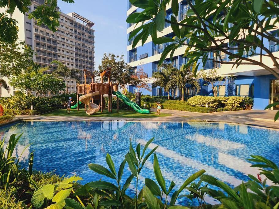 Air Residences 50th Apartment *