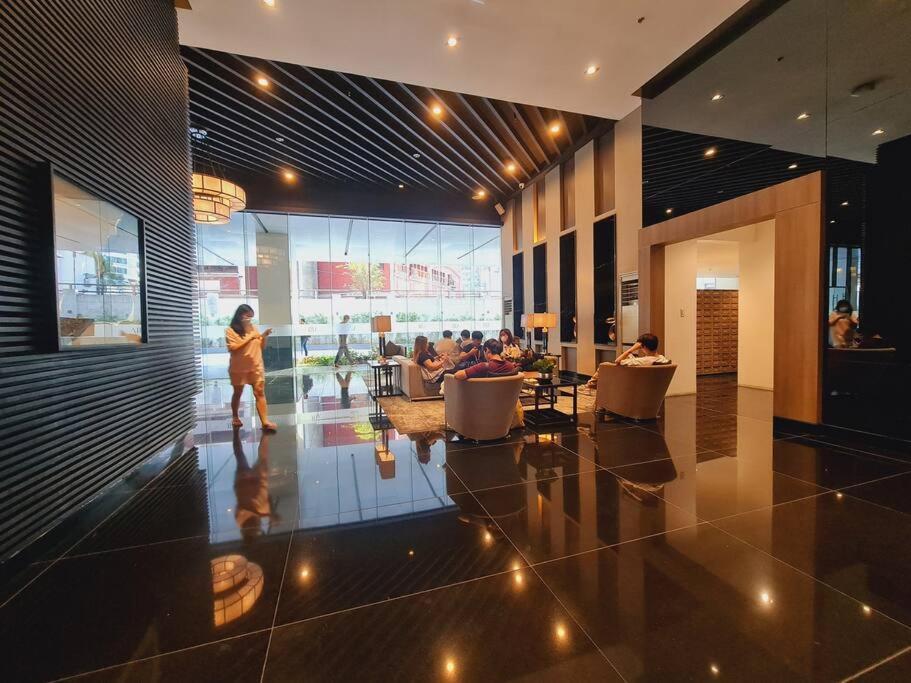 Air Residences 50th Apartment *
