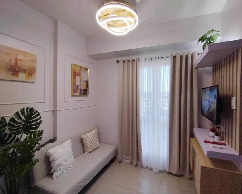 1br Unit At The Rochester Manila