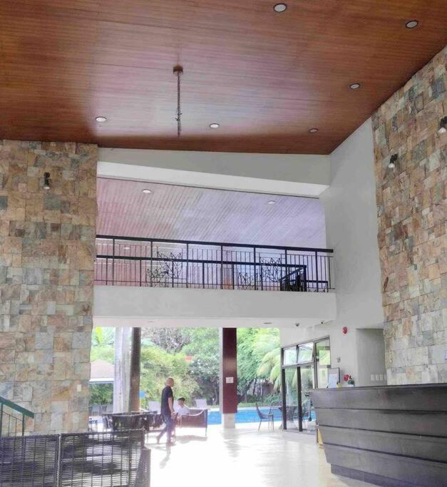 1br Unit At The Rochester *