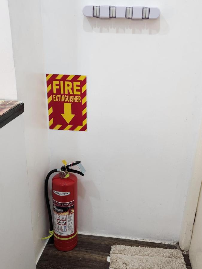 Cozy And Spacious Unit With Free Netflix * Manila