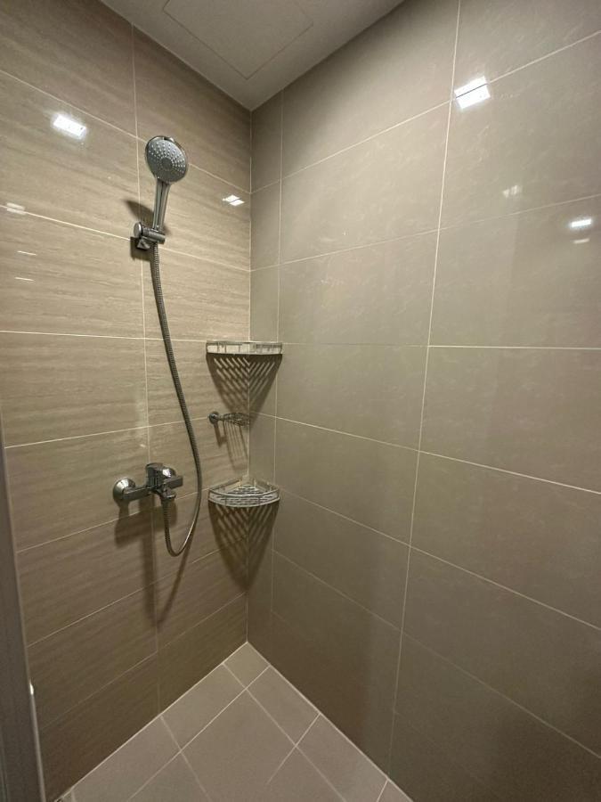 Apartment Bgc Uptown Chic & Chill Pad Manila
