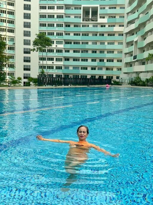 Cozy Penthouse I Wi-fi I Netflix L Pool Apartment Manila