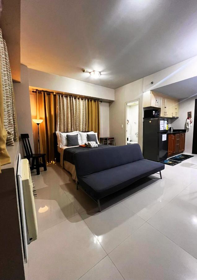 Apartment One Palm Tree - 7o With Balcony - Across Terminal 3 Airport Manila