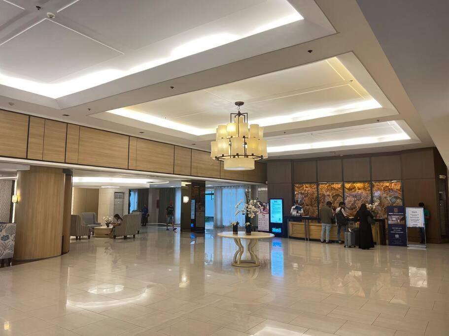 Apartment Shell Infront Mall Of W/ Netflix Wifi