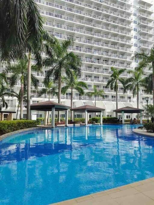 Shell Infront Mall Of W/ Netflix Wifi Apartment Manila