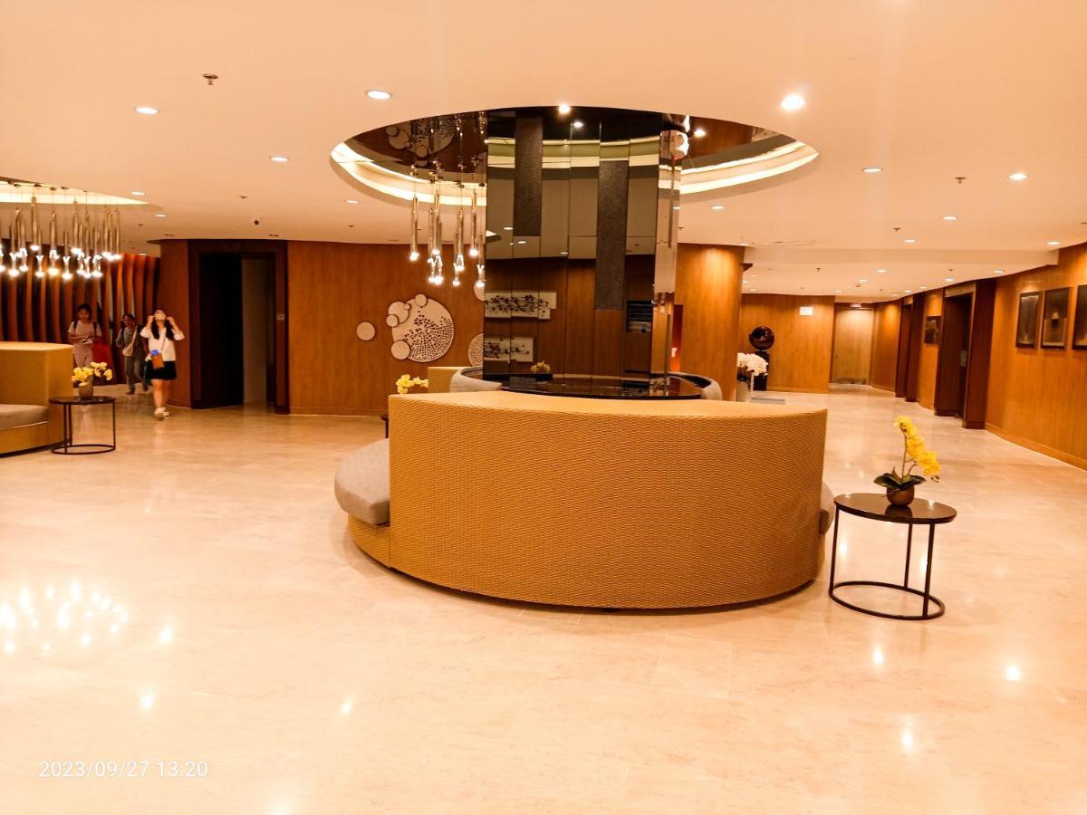 Shore 2 Residences 1br Deluxe In Moa Complex Manila