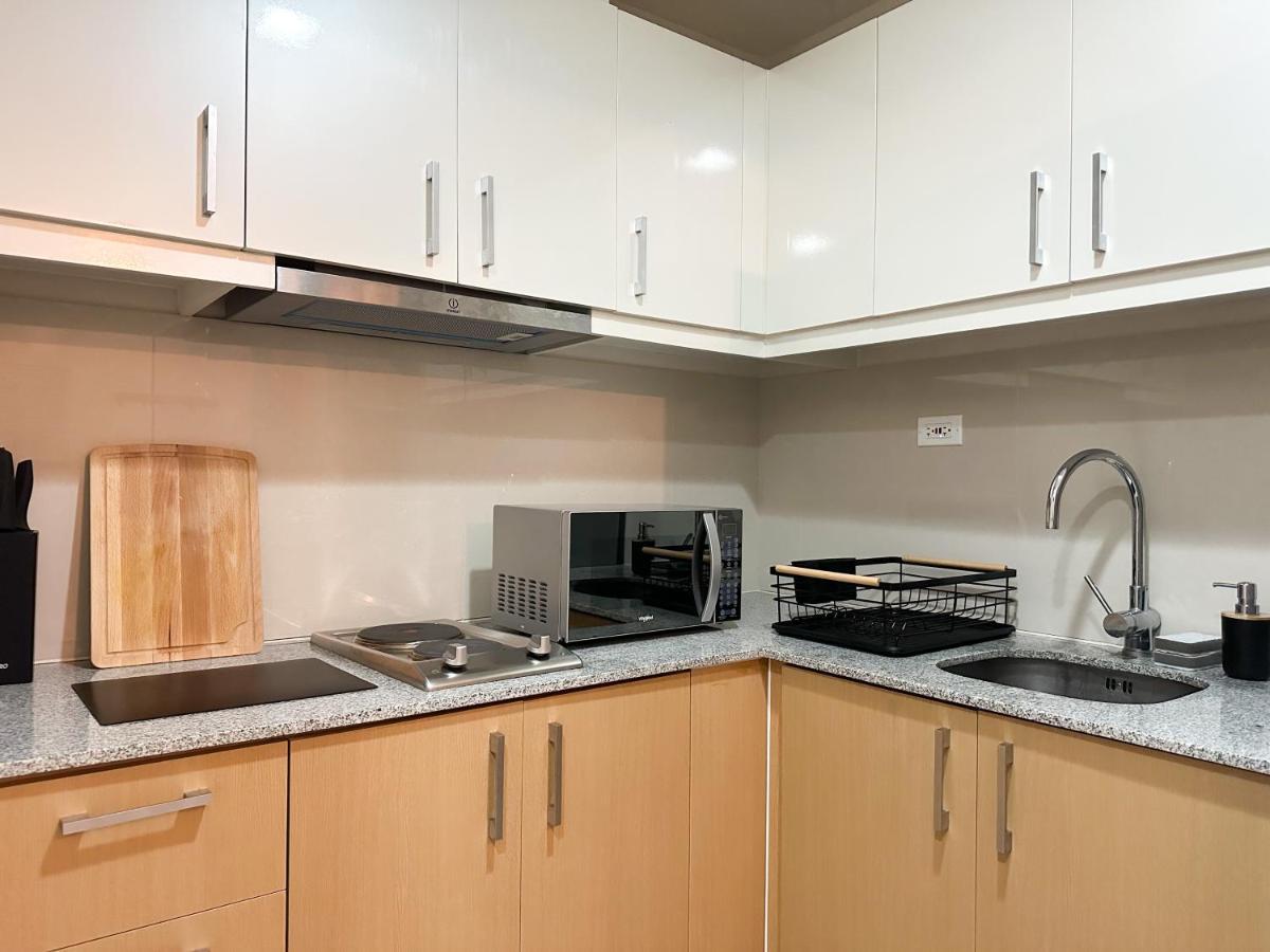 Apartment Bgc Uptown Chic & Chill Pad *