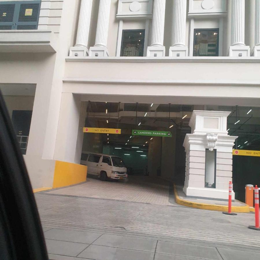 Cozy 1br Uptown Parksuites Tower1 Bgc Manila