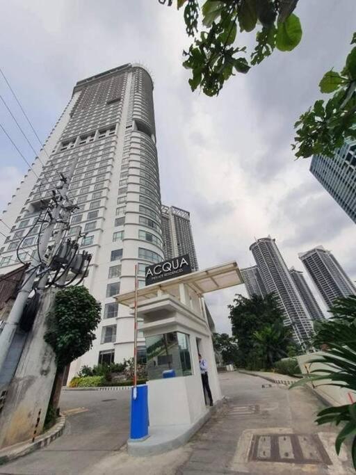 Aveline Modern Amenity View Acqua Private Residences Near Rockwell Makati Manila