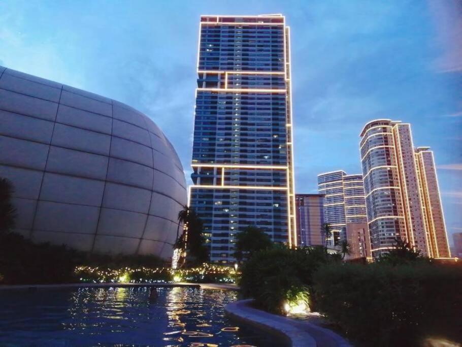 Aveline Modern Amenity View Acqua Private Residences Near Rockwell Makati *