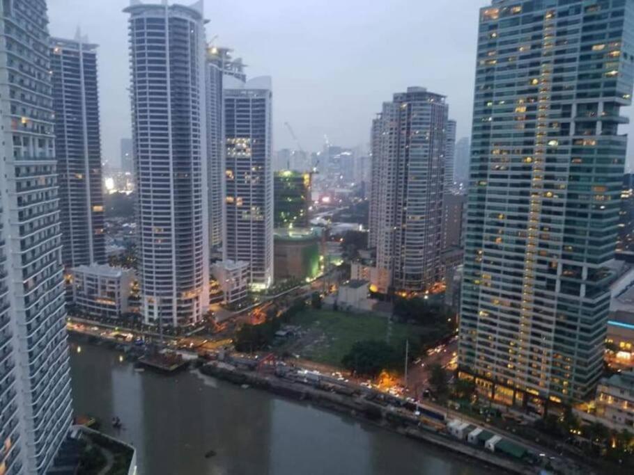 Aveline Modern Amenity View Acqua Private Residences Near Rockwell Makati Apartment