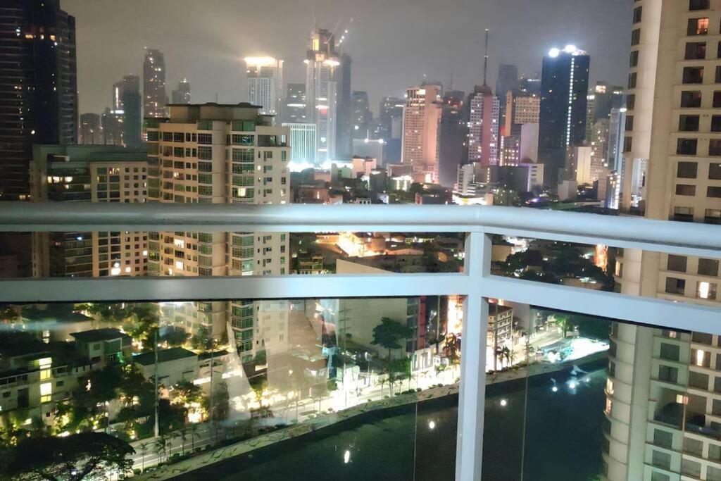Apartment Aveline Modern Amenity View Acqua Private Residences Near Rockwell Makati Manila