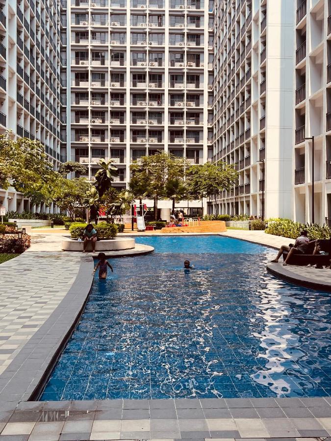 Yassi's At Moa Apartment Manila
