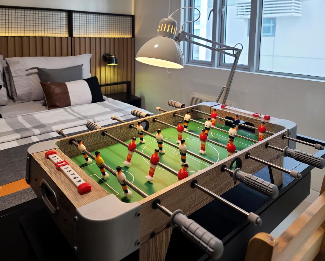 Relaxing Bgc Business Ready With 84inch Cinema *
