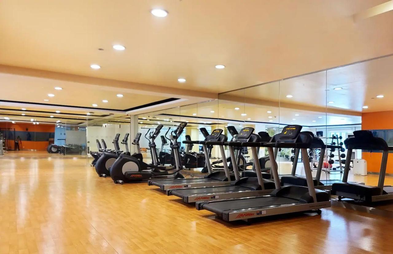 Apartment Relaxing Bgc Business Ready With 84inch Cinema *
