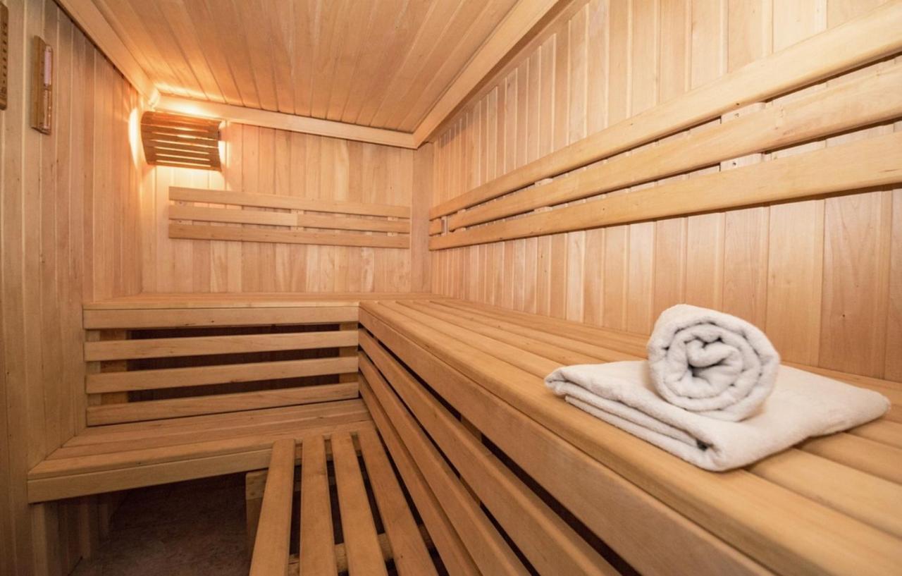 60 Percent Off Deluxe Ocean View Free Pool And Free Sauna Access Included Perfect Location Near Us Embassy, Naia, Makati, Bgc, Mall Of Asia, And Chinatown Dont Miss Out Book Now And Save Updated Price 2025 Manila