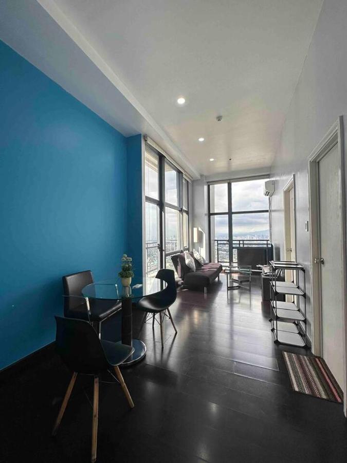 Homestyle Rare Find Corner Penthouse In The Gramercy Residences *