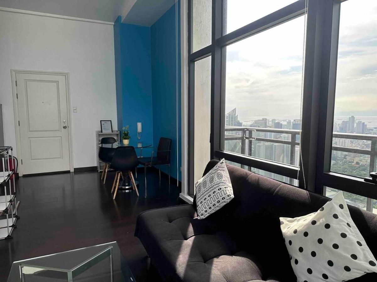 Homestyle Rare Find Corner Penthouse In The Gramercy Residences *