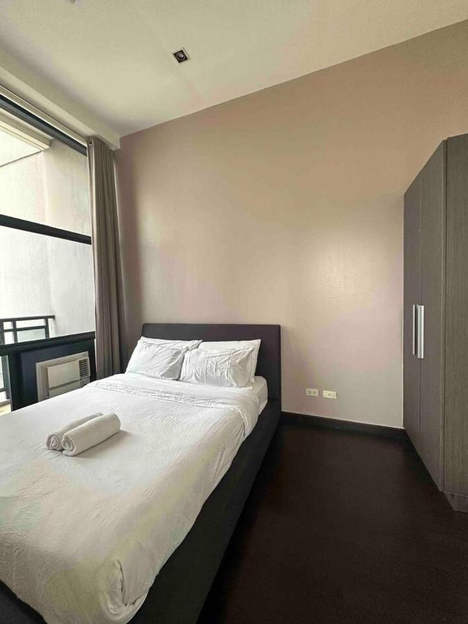 Homestyle Rare Find Corner Penthouse In The Gramercy Residences *