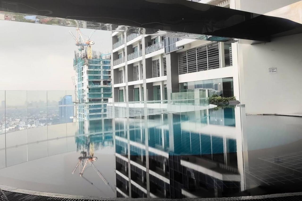 Homestyle Rare Find Corner Penthouse In The Gramercy Residences Apartment *