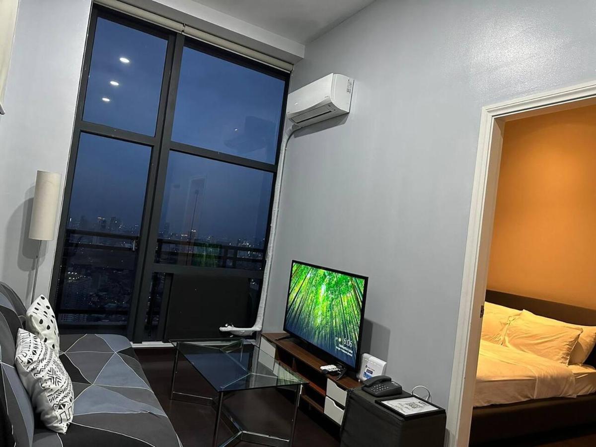 Homestyle Rare Find Corner Penthouse In The Gramercy Residences